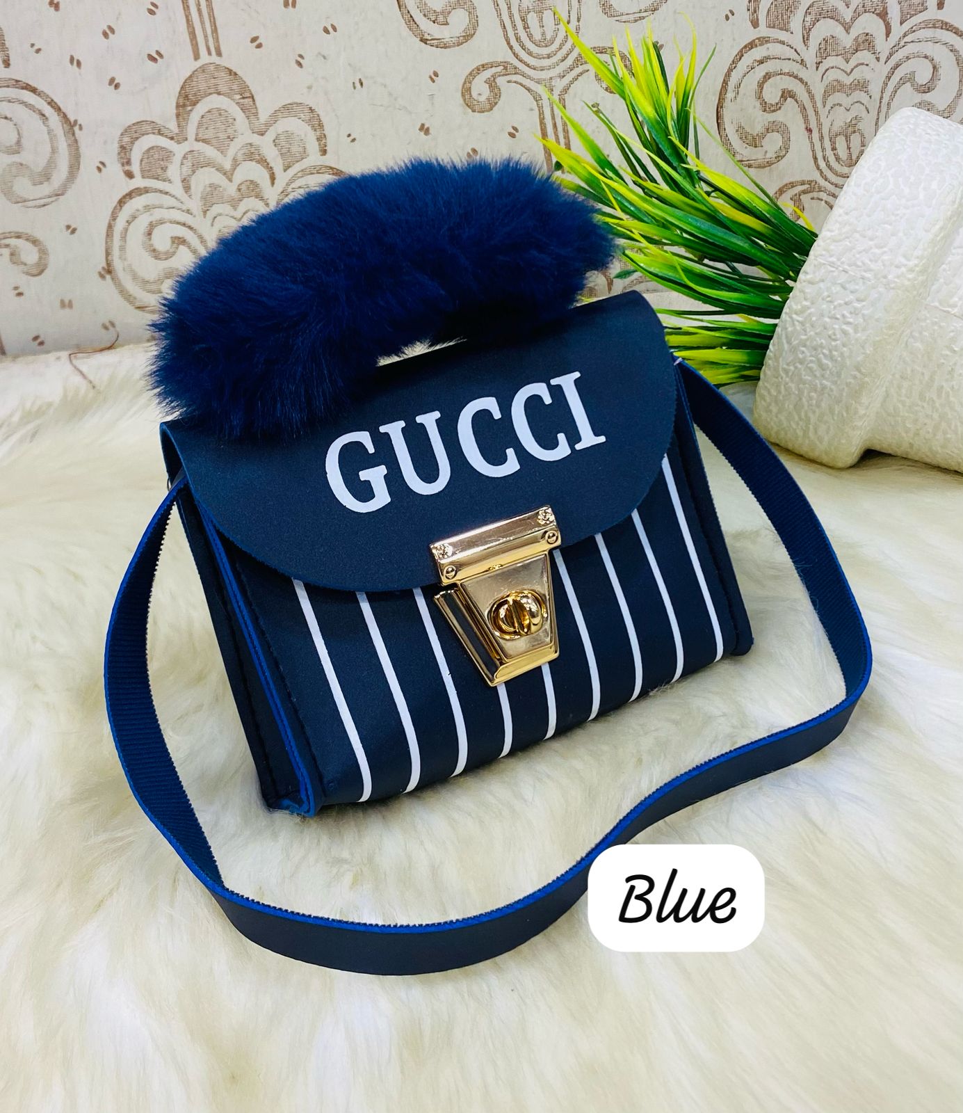 GUCCI Cross Body Bag