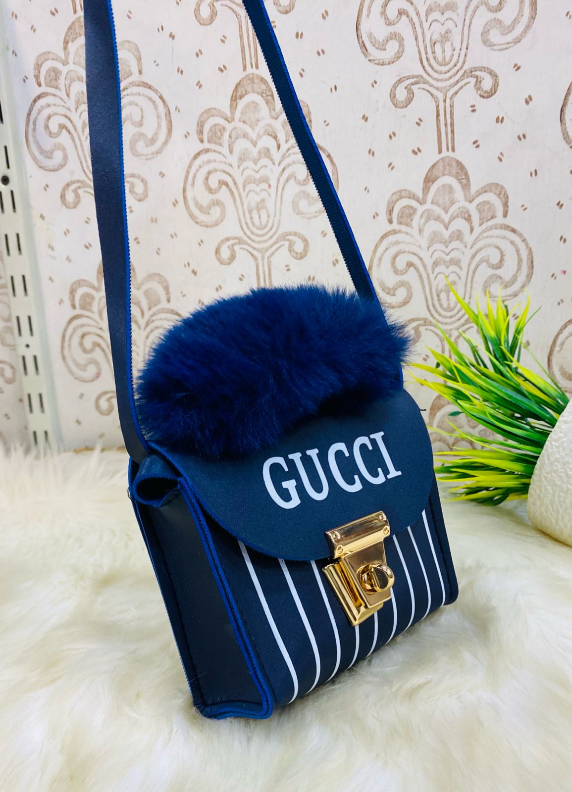 GUCCI Cross Body Bag